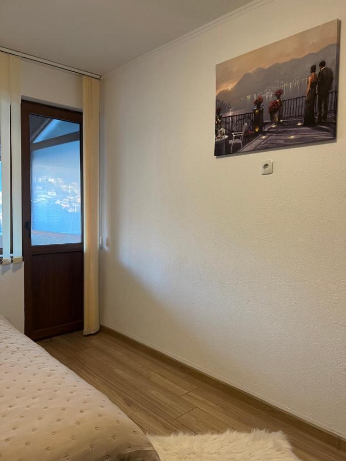Guest House Tanevi เดวิน ภายนอก รูปภาพ